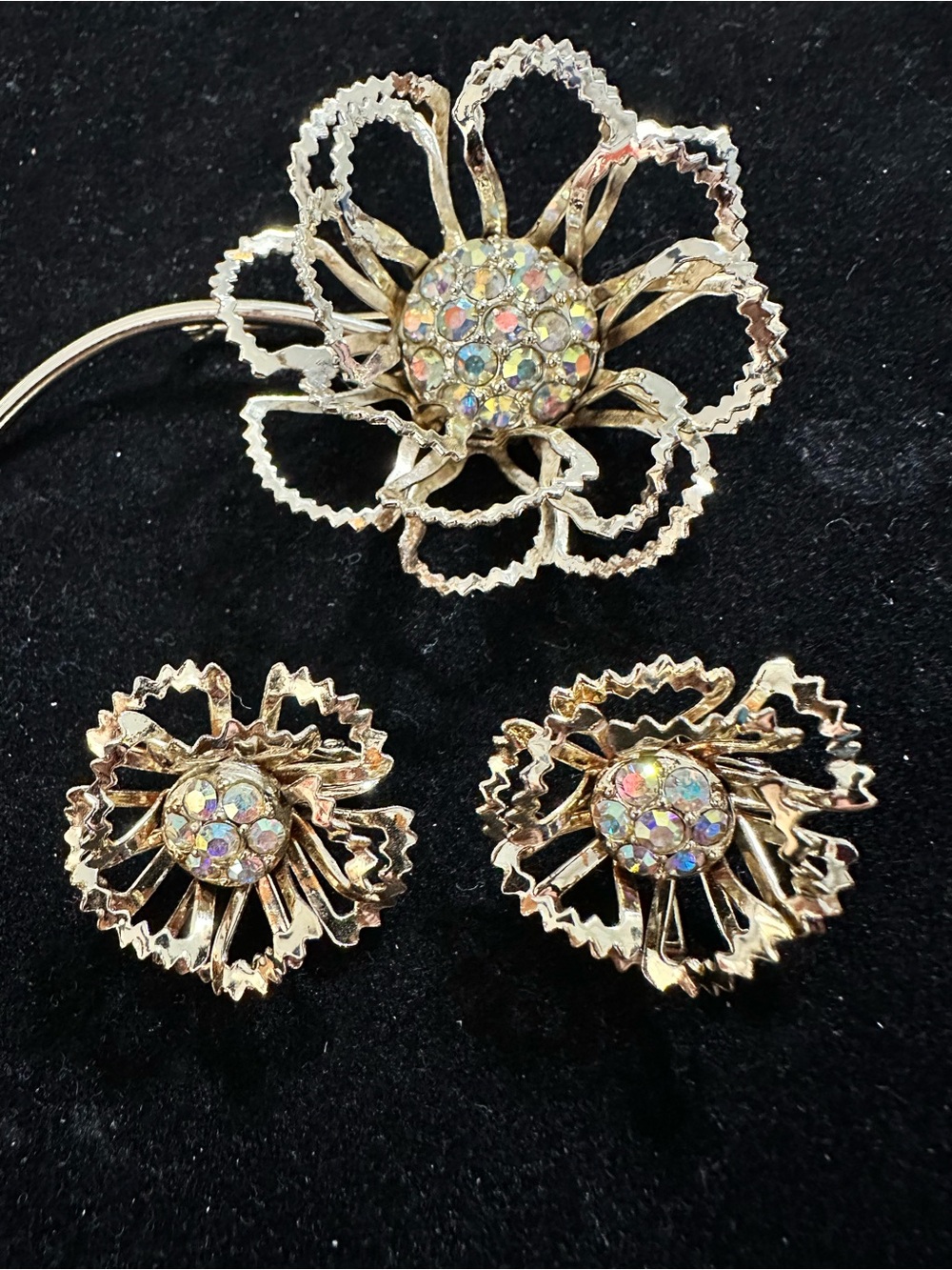 Sarah Coventry "Allusion" brooch and clip earring set